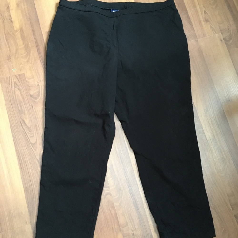 Basic Editions black cropped 3/4 length dress pants w/ pockets